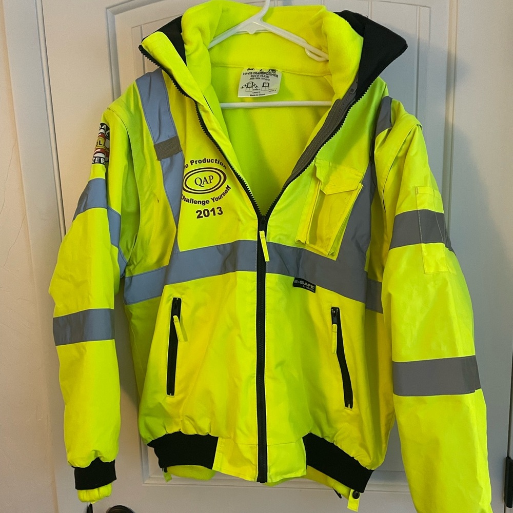 Majestic M-Safe HI-VIS Bomber Style Jacket Size L Removable Liner Cold Weather